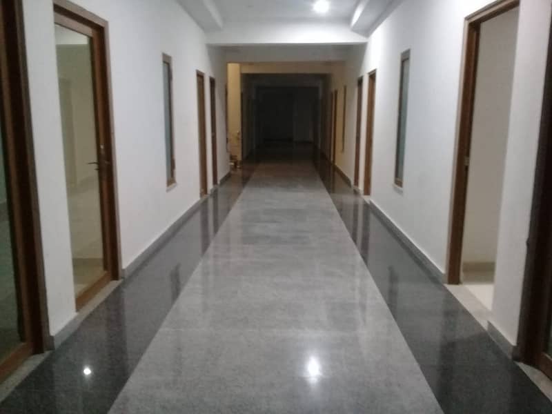 I-8 MARKAZ 418 SQ FEET OFFICE BEST FOR MULTINATIONAL COMPANIES HUGE CAR PARKING 0