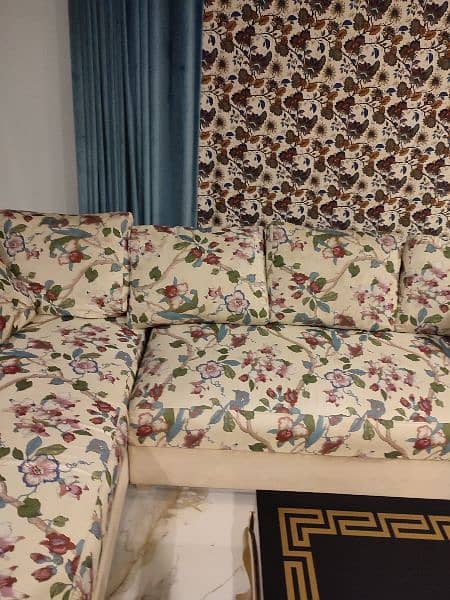 L shaped sofa with English poshish 1