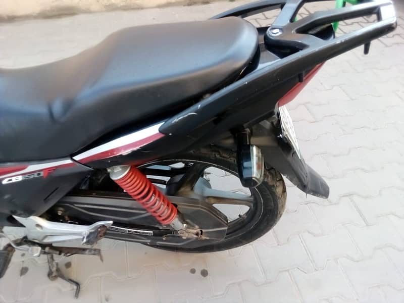 Honda CB 150F in Lush Condition 8