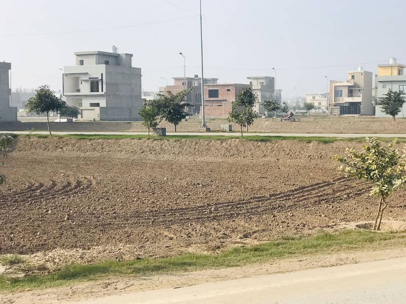 10 Marla Investor Rate Back of 60 Feet Road Plot For Sale in Tulip Overseas Block Park View City Lahore 3