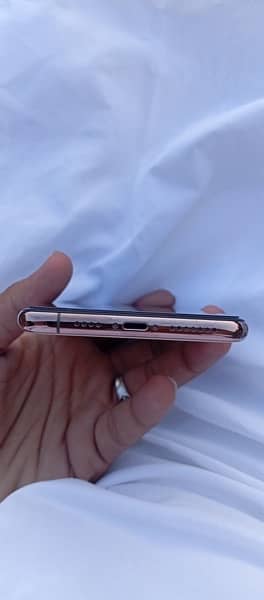 iphone 11pro max 256gb FU 85BH water packed gold kit only 1