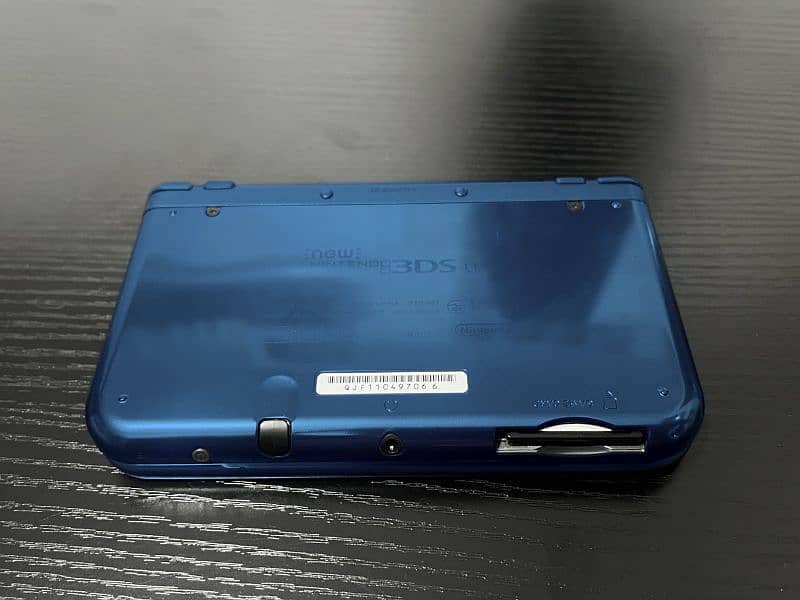 New Nintendo 3DS XL brand NEW 2