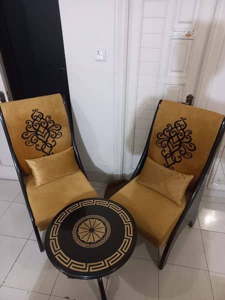 Easy Room  Chairs with long back  For sale 3