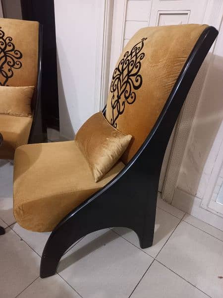 Easy Room  Chairs with long back  For sale 6