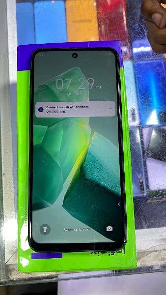 Infinix Hot 30 play 4+4 Ram 64 Memory 1