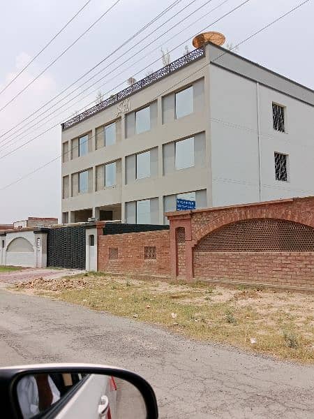 Commercial 2 Kanal Building for Rent 4