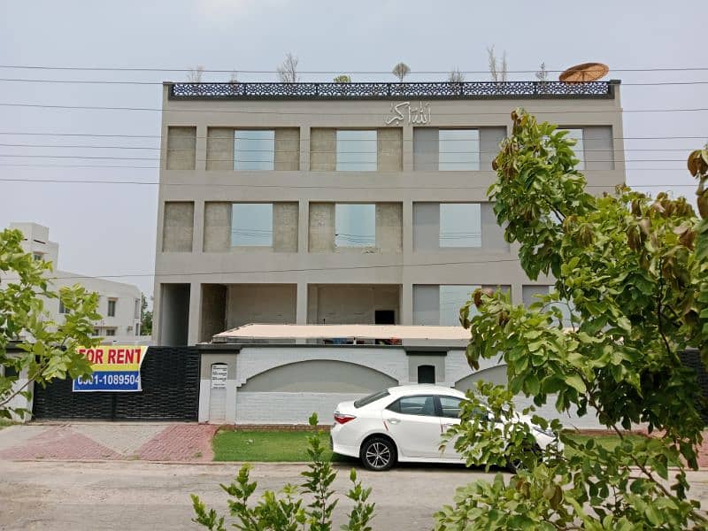 Commercial 2 Kanal Building for Rent 5