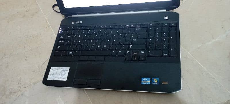 DELL Core i3 5th generation 15 inch screen 0