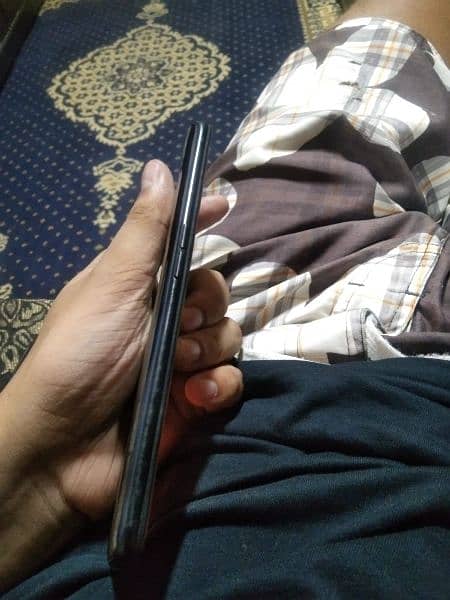 oppo reno 2f Ok condition koi msla nahi ha 10 by 10 ha 4