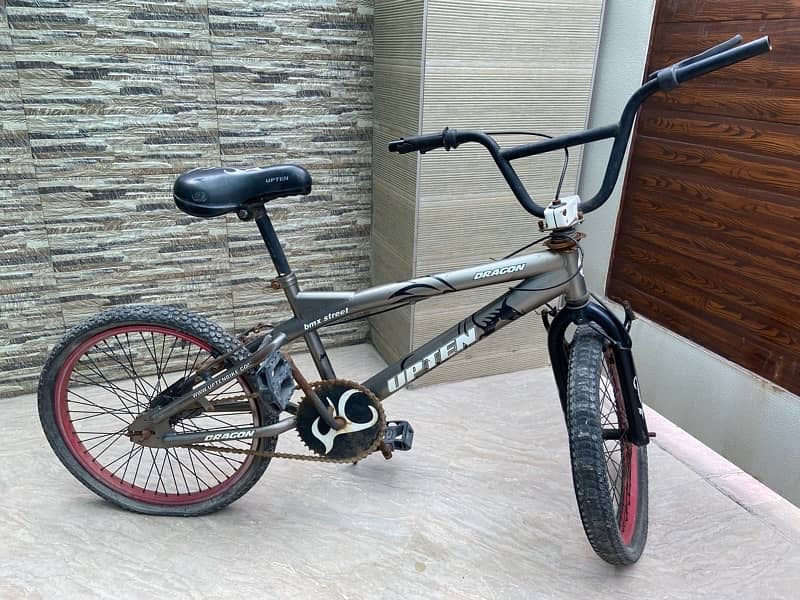 bicycle in good condition for sale with tyres and brakes to be fixed. 1