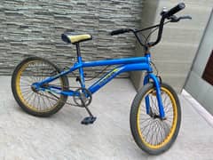 bicycle in good condition for sale with brakes&tyres to be fixed.