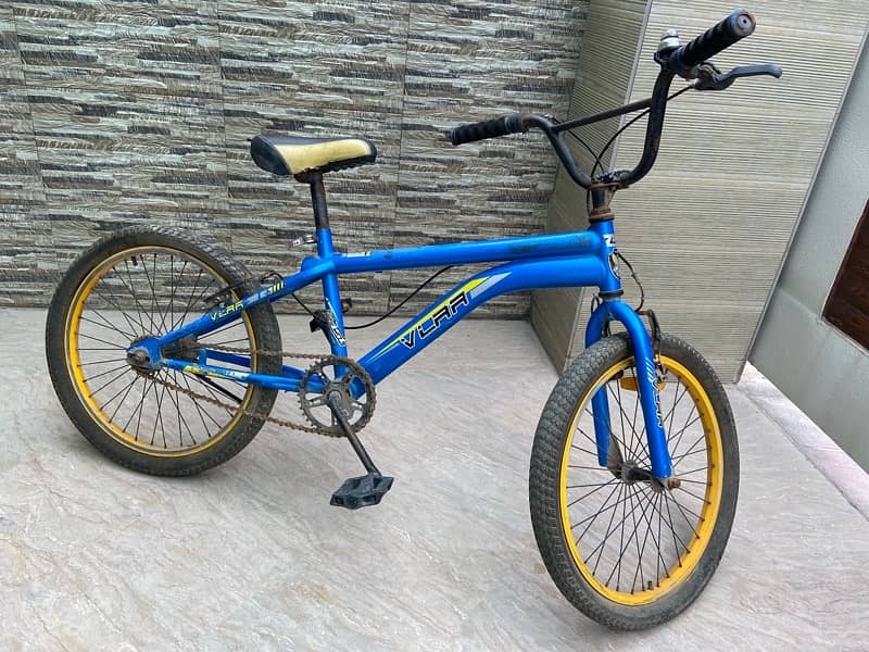 bicycle in good condition for sale with brakes&tyres to be fixed. 0