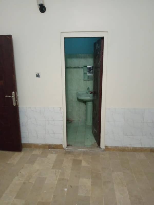 Excellent Opportunity : 2nd Floor Flat For Sale in Bhayani Heights Block 4 Gulshan-e-Iqbal Karachi 3