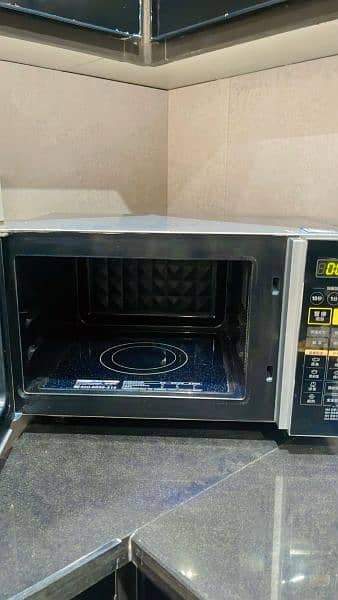 Midea Microwave Oven Plateless 0