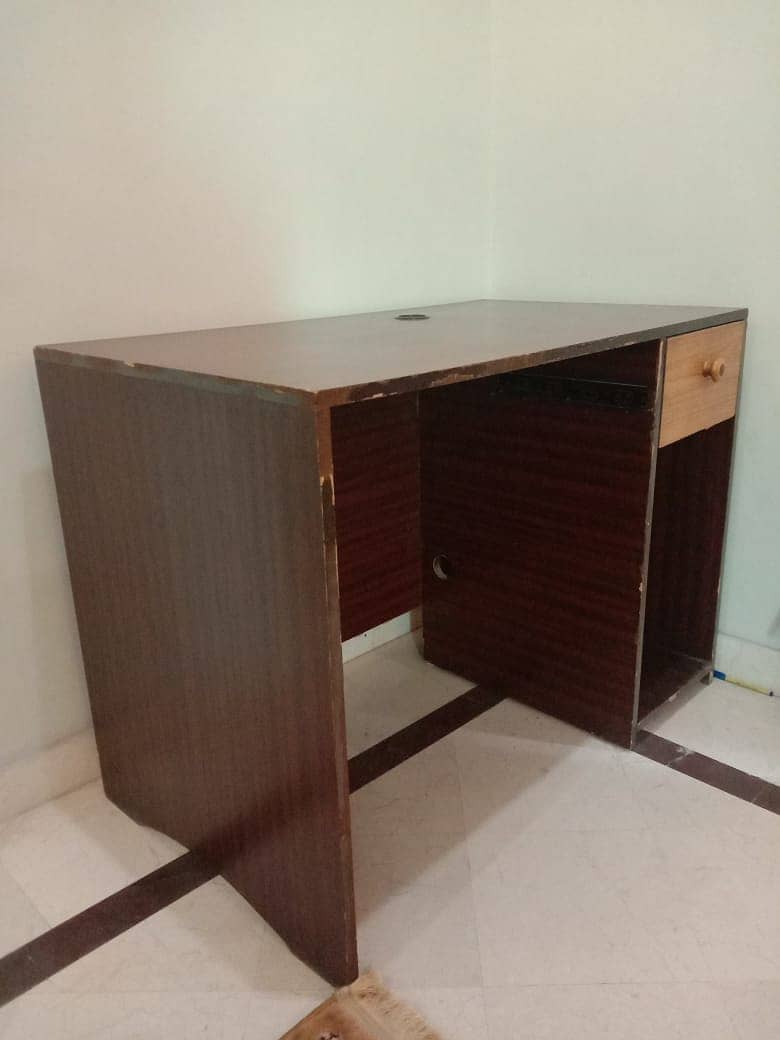 Computer Table used for sale 0