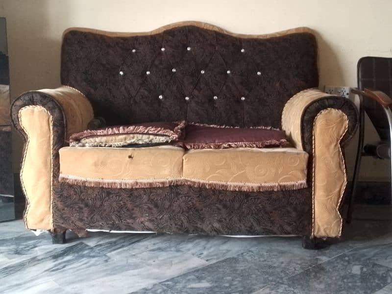 sofa set available 2