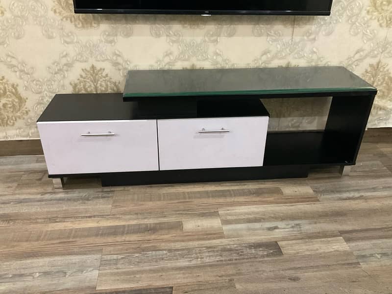 TV TABLE WITH GLASS TOP FOR SALE!! 2