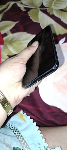 iphone 11 pro for sale only for lahore person 2