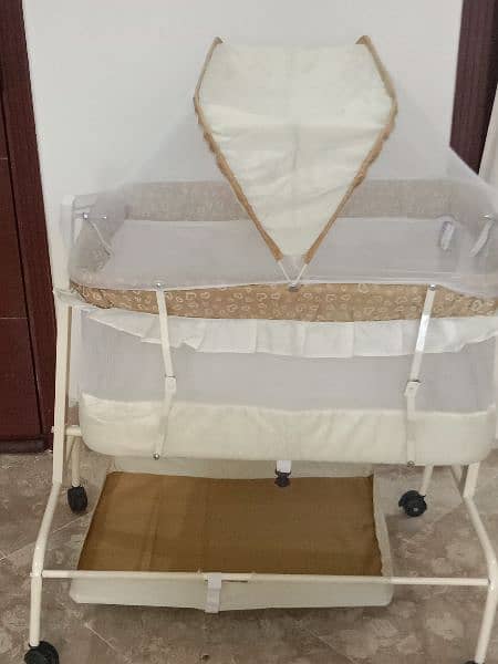 baby cot 1