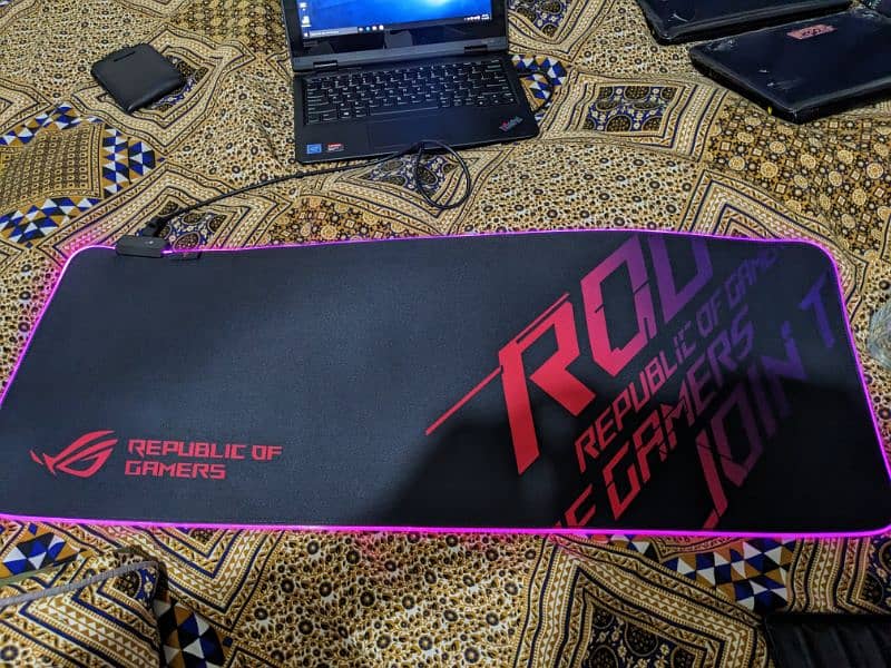 ASUS ROG STRIX RGB mouse pad 6