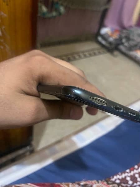 iphone 11 pro max 64gb JV non pta 4