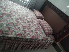 wooden bed set urgently for sale in throw away price 0