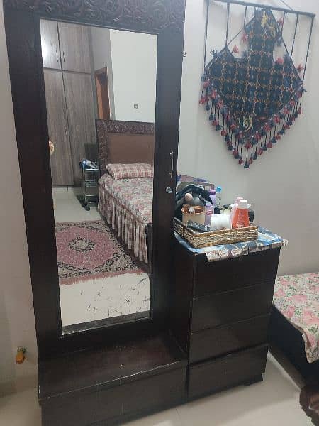 wooden bed set urgently for sale in throw away price 1