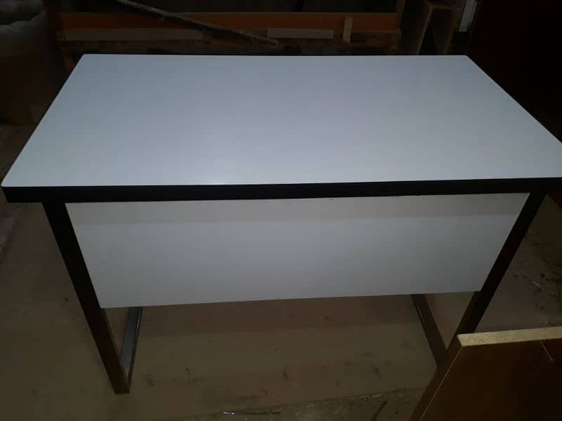 Iron table: size ; 3.5×2 1