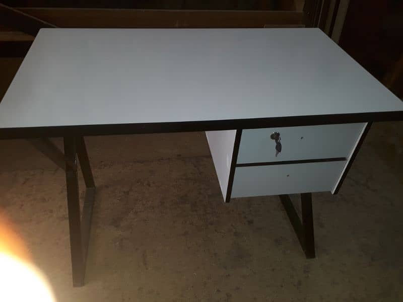 Iron table: size ; 3.5×2 2