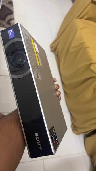 projector Sony VPL-CX21 3LCD Portable Projector XGA 1080i 2100 ANSI 8