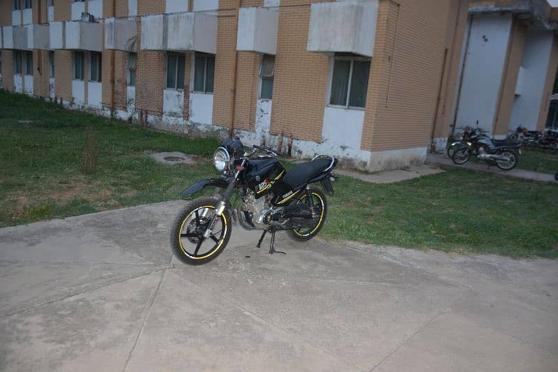 "Ride in Style: Yamaha YBR 125G for Sale!" 3