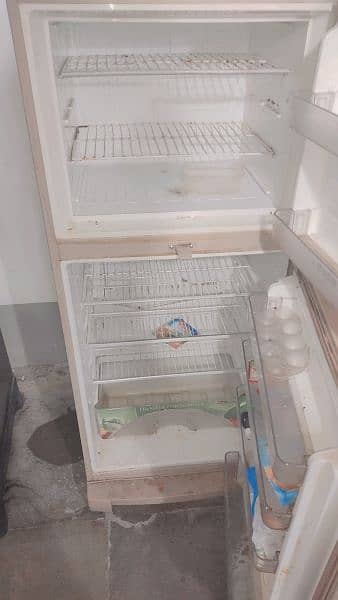 Dawlance Used Fridge. 1