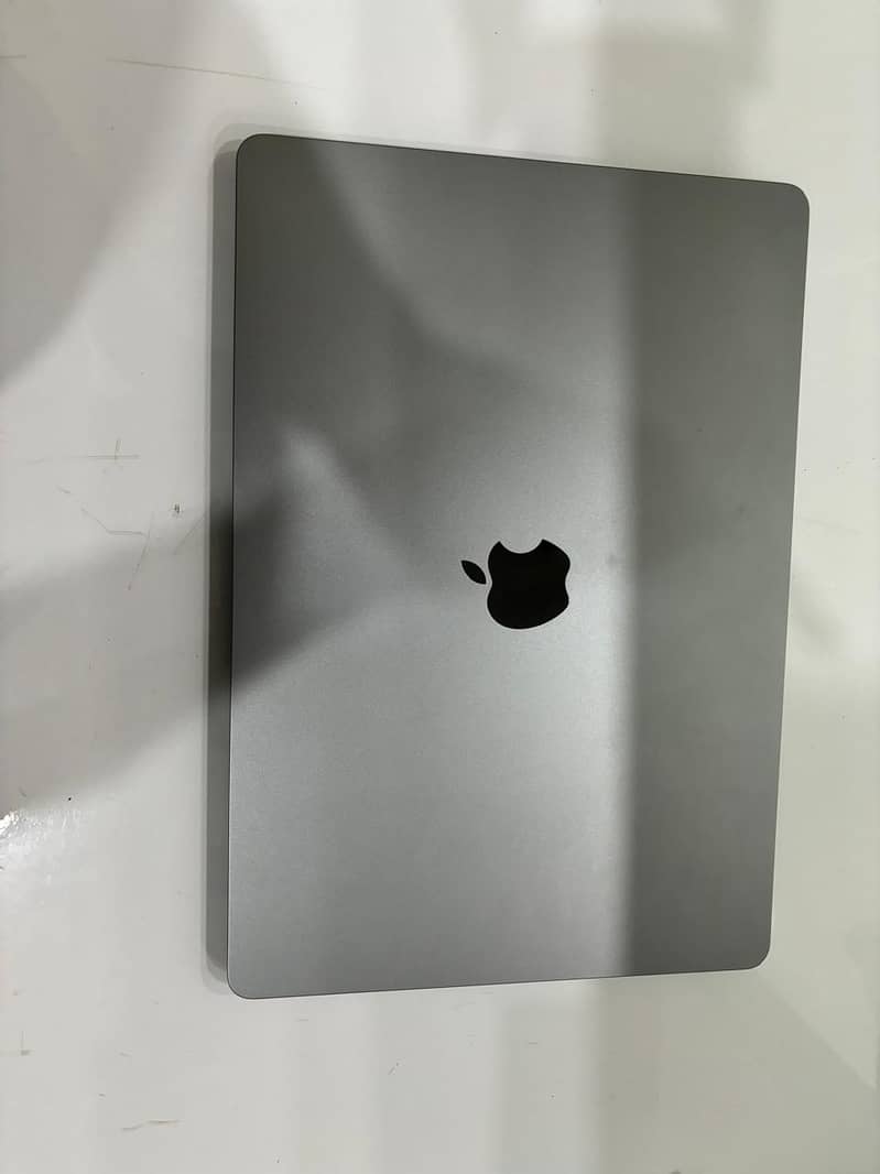 Macbook Air 15" , 1 TB, 16 GB 4