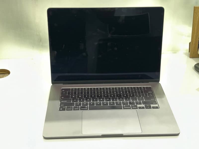 Macbook Air 15" , 1 TB, 16 GB 15