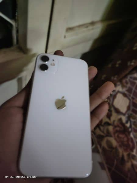 iphone 11 white 4