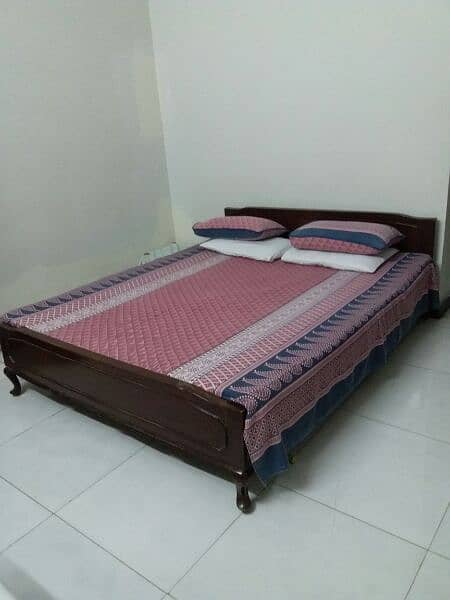 queen size doubke bed with matress 1