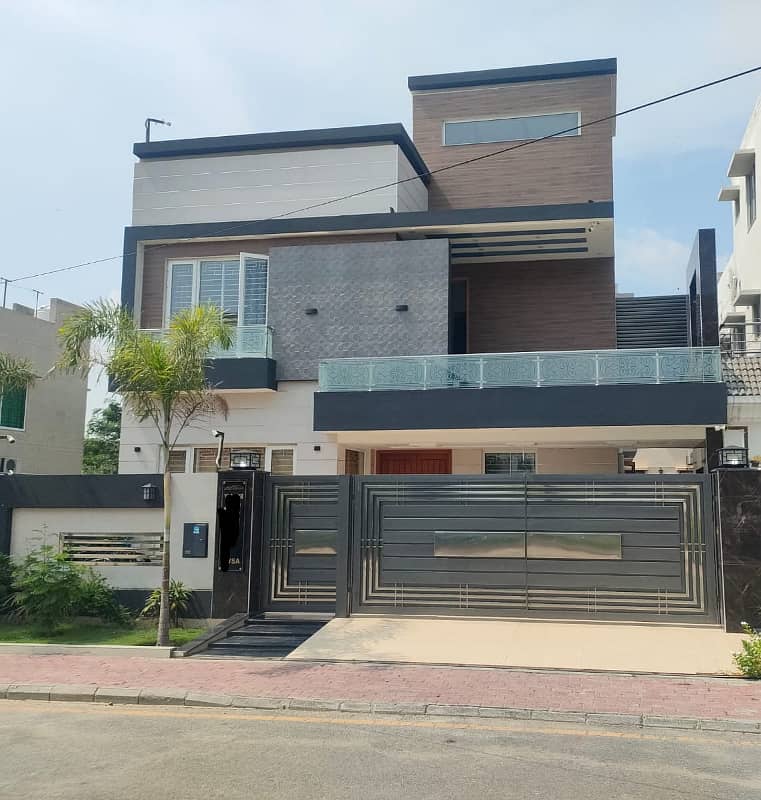 10 Marla Like New House For Rent Bahria Town Lahore Prime Location 0