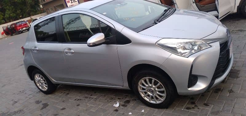 TOYOTA VITZ 1.0 4