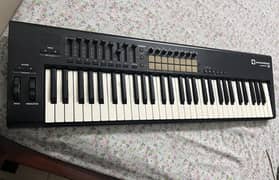 NOVATION LAUNCH KEY 61 Full-Size Key MIDI Keyboard.