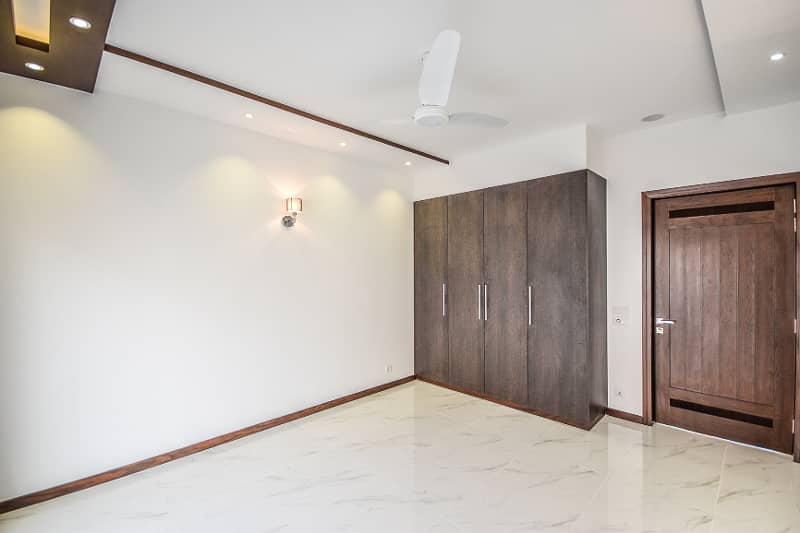 Brand new 10 maral Upper Portion Available for Rent in DHA Phase 8 Ex Air Avenue facing park 5