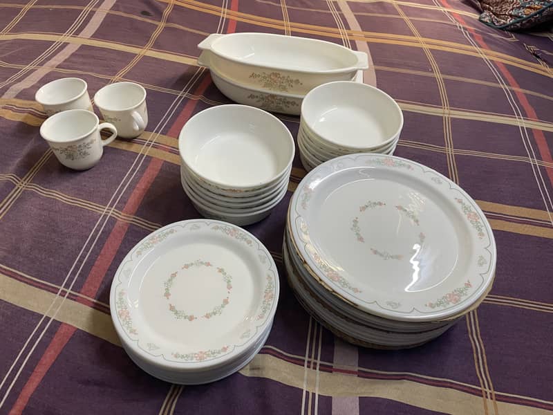 Pyrex dinner set 9