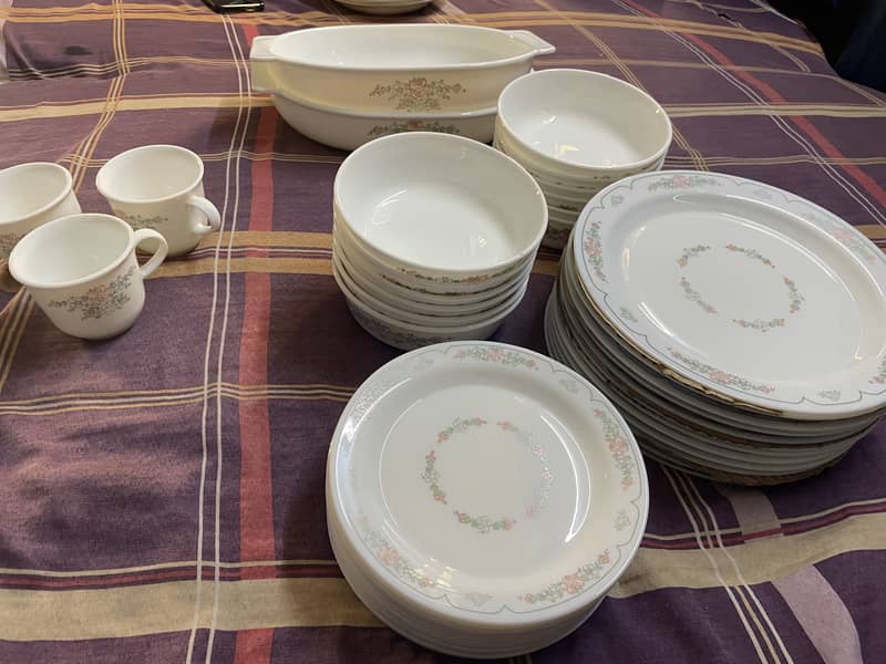 Pyrex dinner set 13