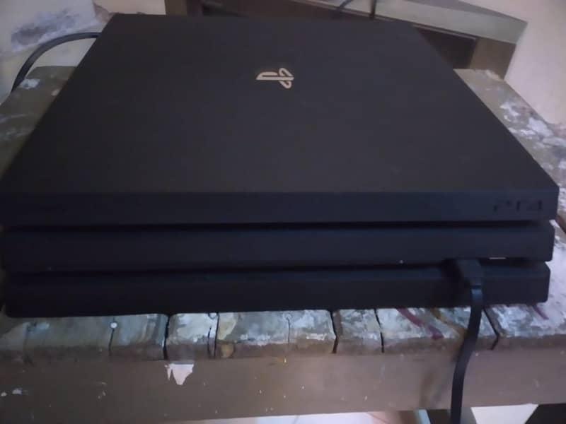 PS4 PRO 1TB DISC VERSION | WITH ORIGINAL CONTROLLER AND ACCESSORIES 0