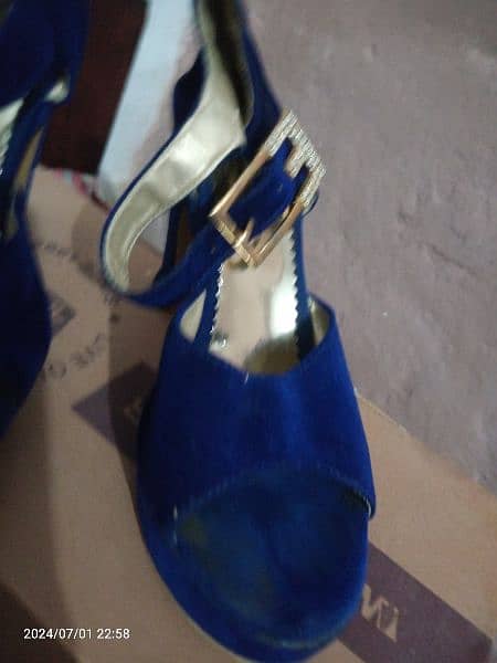 Heels for sale in new condition 2
