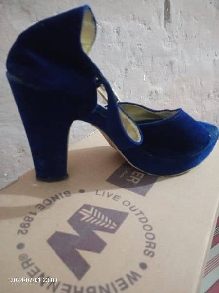 Heels for sale in new condition 3