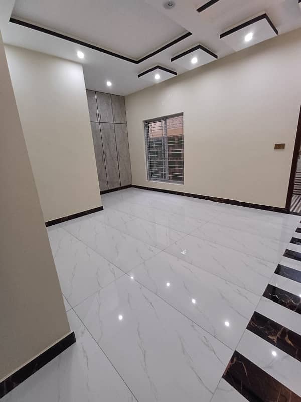 5 Marla Brand New luxury Spanish House available For rent Prime Location Near ucp University or Emporium Mall, Shaukat Khanum Hospital 18