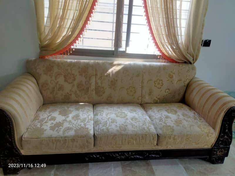 7 seater sofa, spacious 2