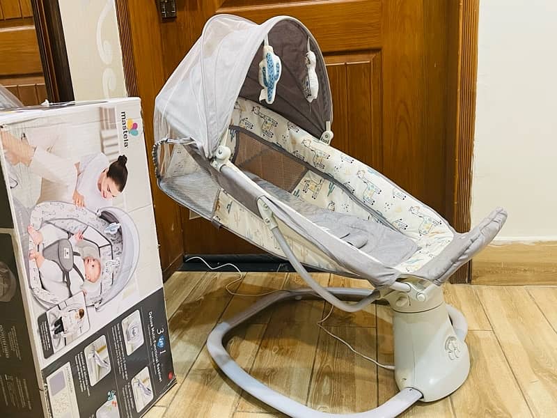 Mastela multi function bassinet . Used just 4 months. condition 10/10 3