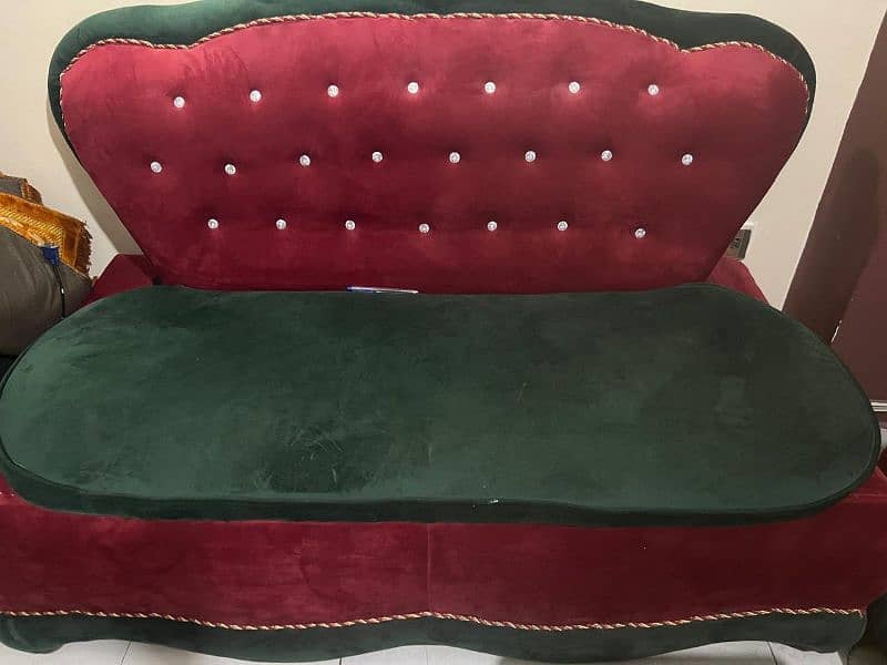 10 on 10 New 7 seater sofa in red and green colour 2