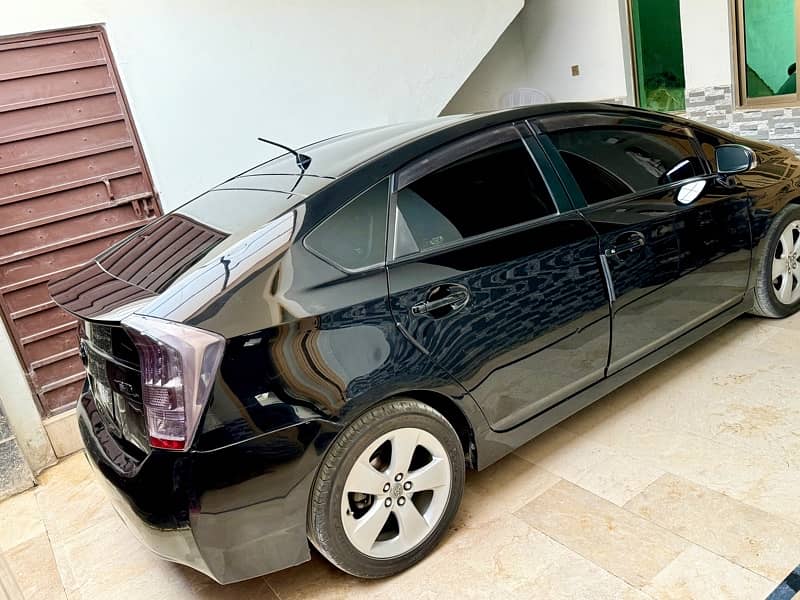 Toyota Prius 2011 (Bumper to Bumper) Registered 2015 3